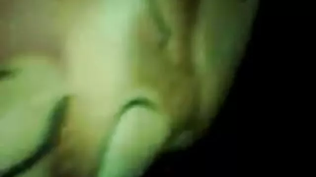 Σεξ χωρίς εγγραφή  Ελκυστικό κορίτσι ρίζα τζίντζερ και πυροβολούν κάμερα πορνο ωιδεο