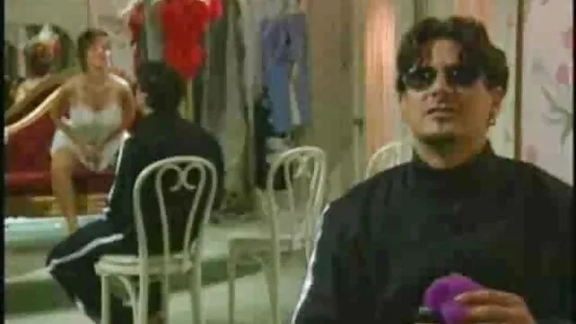 Σεξ χωρίς εγγραφή  Ο Μάικλ πηδάει την Ελένη μπροστά στον άντρα τσοντεσ με παιδια της