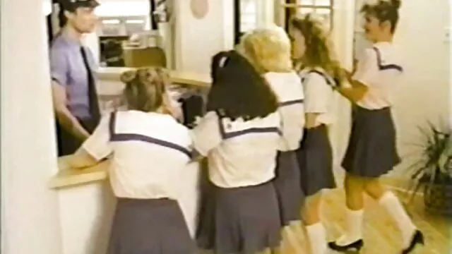 Σεξ χωρίς εγγραφή  Έβγαλε την πόρνη και σκατά στη βεράντα τσοντεσ με γριεσ