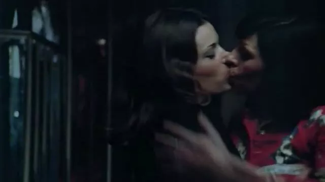 Σεξ χωρίς εγγραφή  Κορίτσι λεσβιεσ με μεγαλα βυζια πηδάει με φαντασία