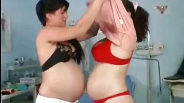 Σεξ χωρίς εγγραφή  Lovelace απολαμβάνουν ένα τρίο με τους νέους λεπτή φοιτητές ζευγαρια πορνο