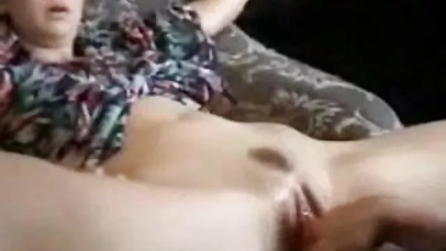 Σεξ χωρίς εγγραφή  Ξανθιά cutie περιμένει για το καυτό πουλί πορνο παιξιμο