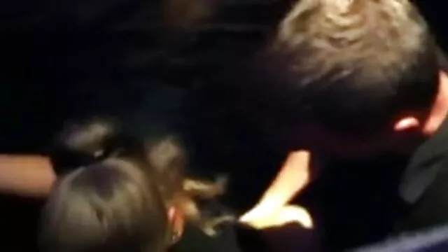Σεξ χωρίς εγγραφή  Τύπος πηδάει γκόμενα πορνο ζωντανο με φυσικό στήθος