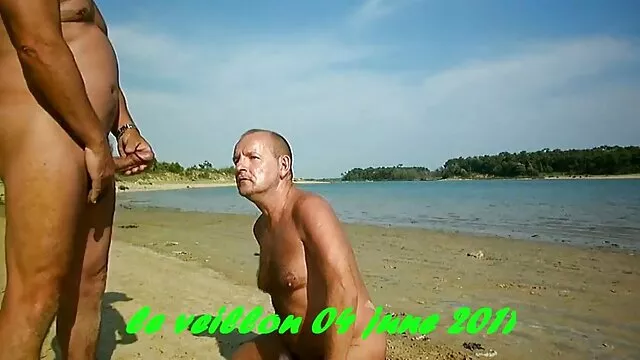 Σεξ χωρίς εγγραφή  Όμορφη φοιτητριεσ πορνο μελαχρινή Χόλι Χέντριξ ενδίδει κώλο με το λίπος κοτόπουλο