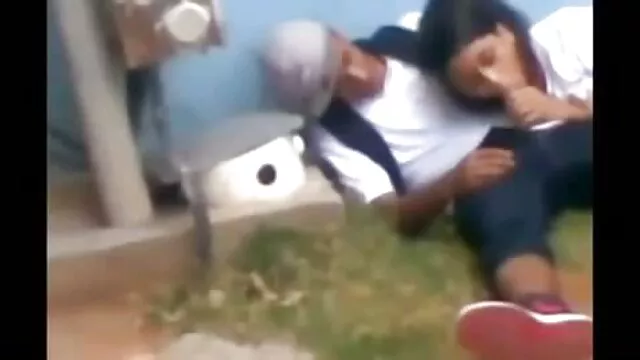 Σεξ χωρίς εγγραφή  Τα κορίτσια με φυσικό στήθος βόλτα έναν άνδρα πορνο με χοντρεσ